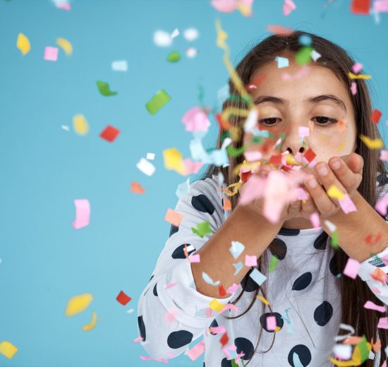 Studio shot of a happy little girl playing with the confetti falling all around herhttp://195.154.178.81/DATA/i_collage/pu/shoots/805185.jpg